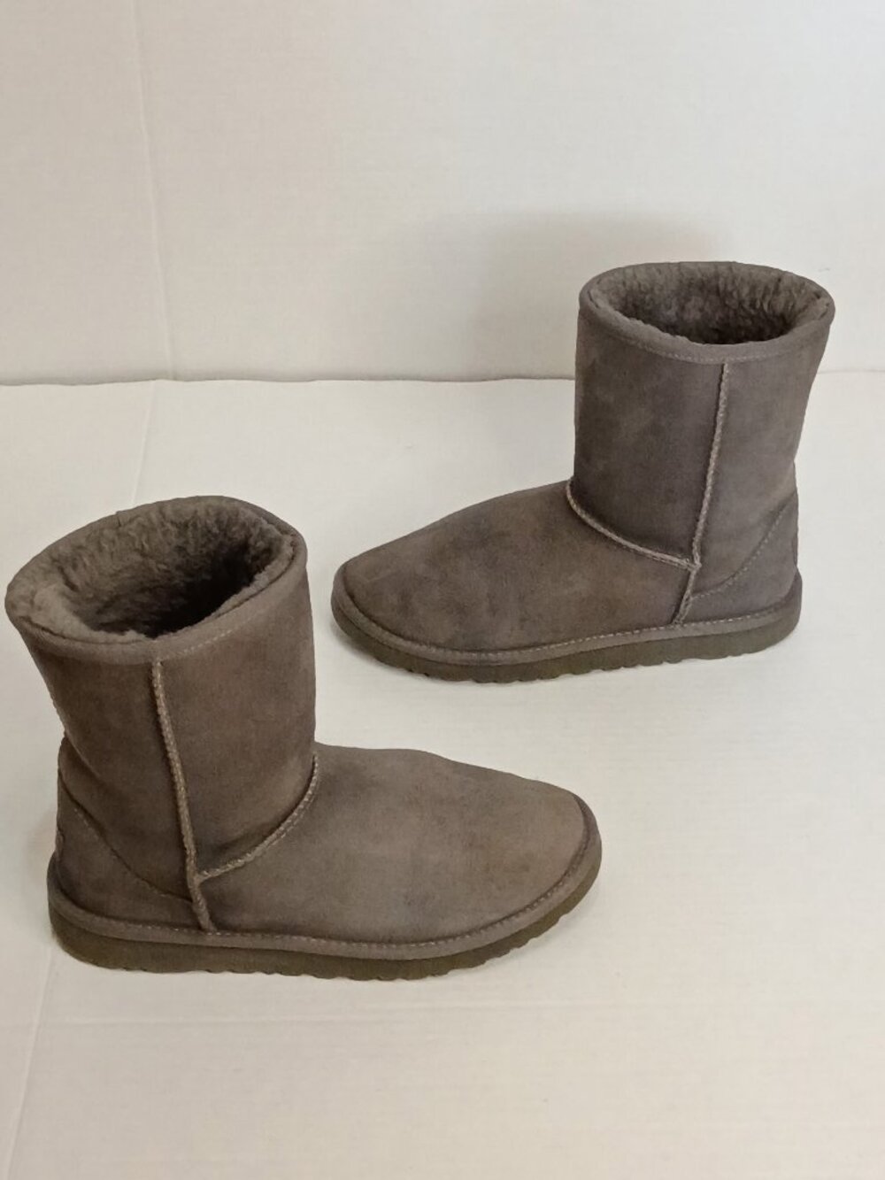 UGG Kids Classic Short Grey Suede Boots Size 6Y Fits Women 8 Style 5251Y - Picture 5 of 8